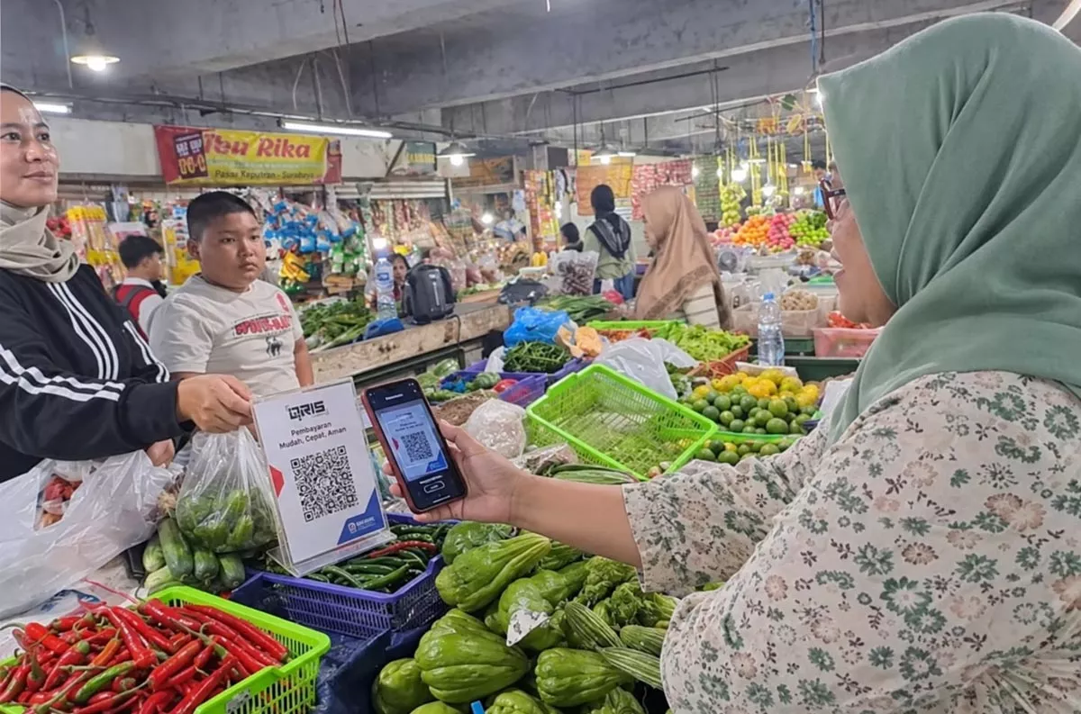 BRI Surabaya Dorong Transaksi Nontunai di Pasar Keputran dengan Fasilitas WiFi