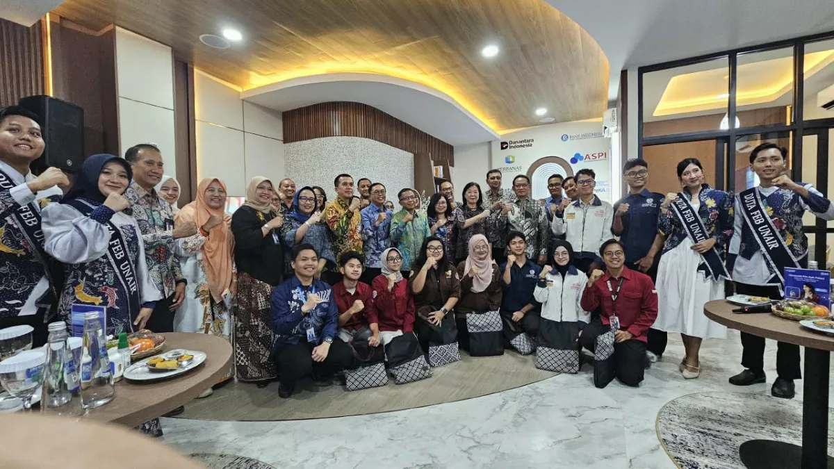 BRI memperkuat literasi keuangan digital di kalangan mahasiswa melalui dukungan terhadap Gerai CERDAS PeKA di Universitas Airlangga. Foto/Humas BRI